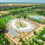 营地 Village Le Capanne 毕博纳的码头